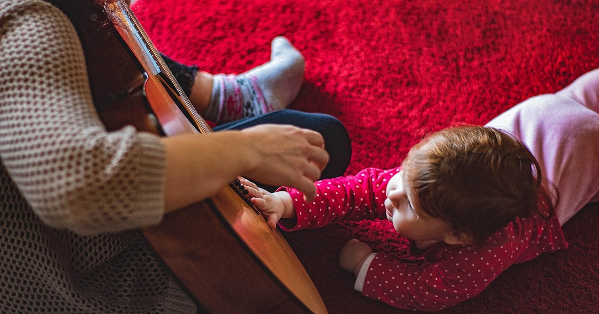 L'Influenza della Musica e della Voce nella Relazione Genitore-Bambino durante il Massaggio Infantile